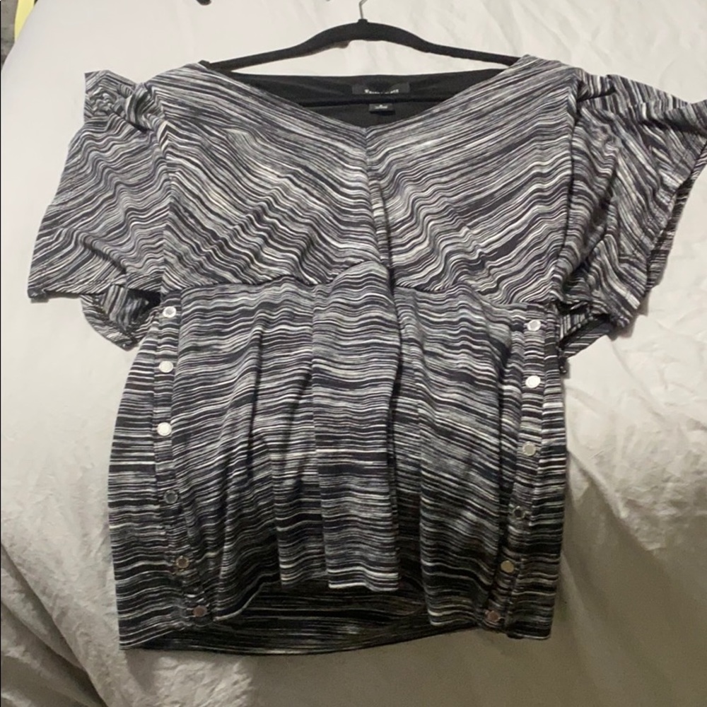 Adorable, flattering White House Black Market top